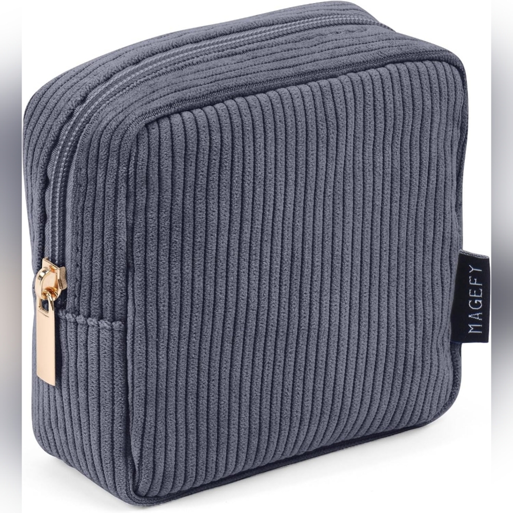 Small Travel Makeup Bag - Picture 1 of 5
